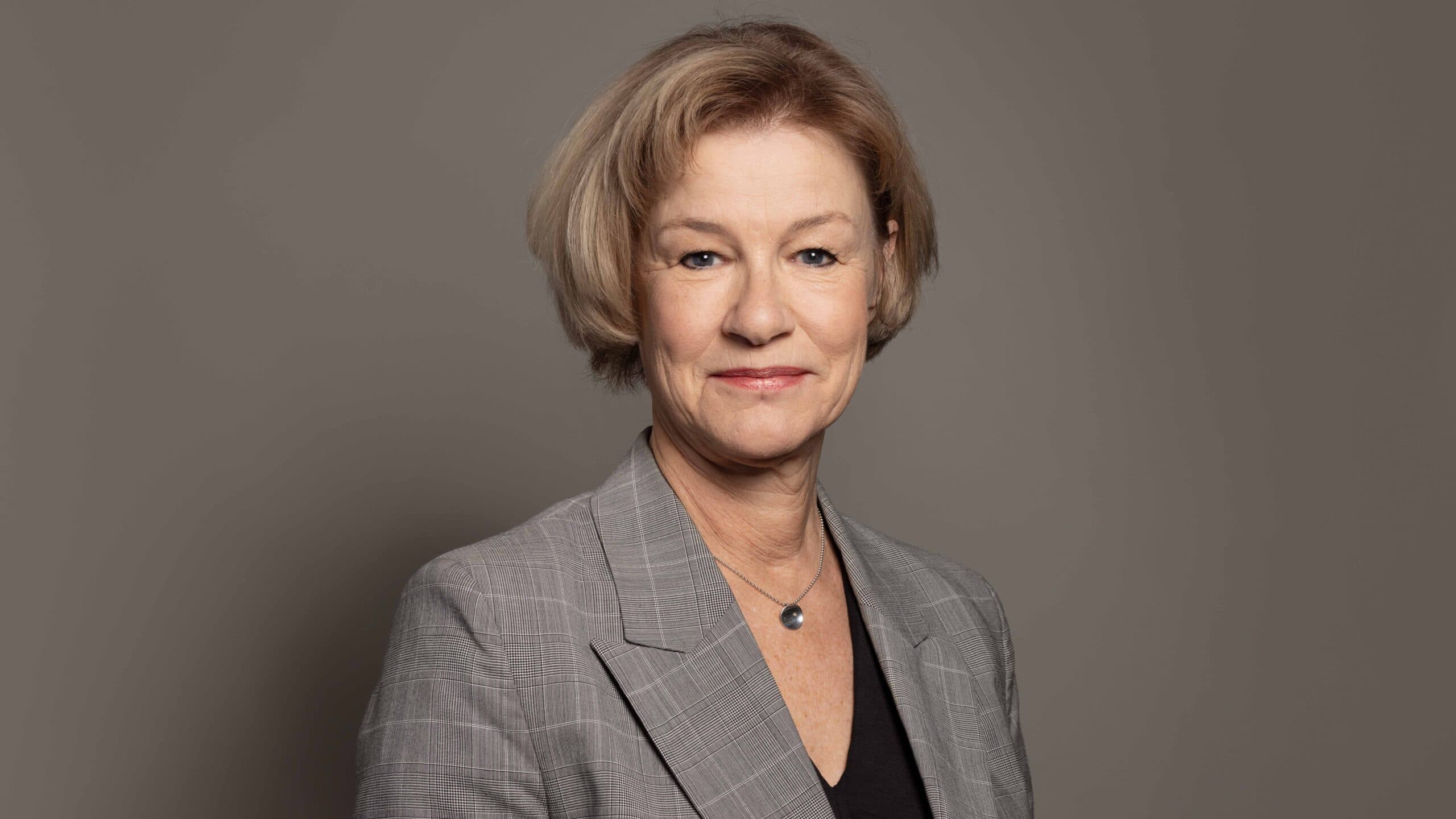 Eva Lindström Styrelseordförande i Första AP-fonden. Ledamot i Kungl. Ingenjörsvetenskapsakademien (IVA). Sitter i SNS styrelse